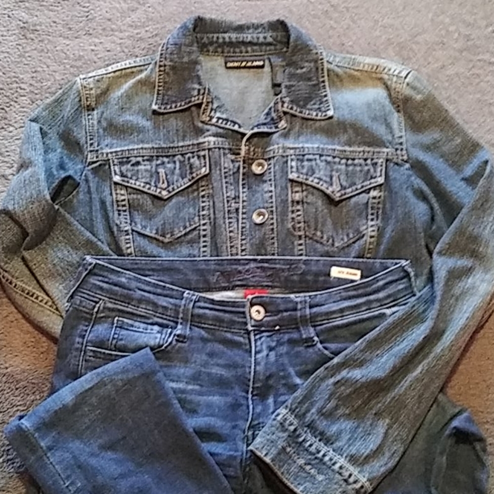 Clothes - Picture 4 of 8